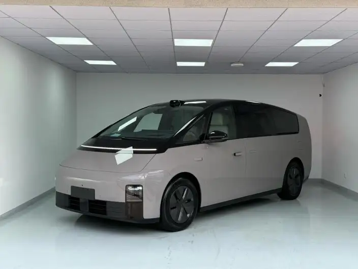 Li Auto MEGA 2024 Model Ultra Edition – фото 1