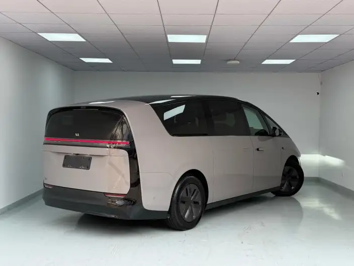 Li Auto MEGA 2024 Model Ultra Edition – фото 3