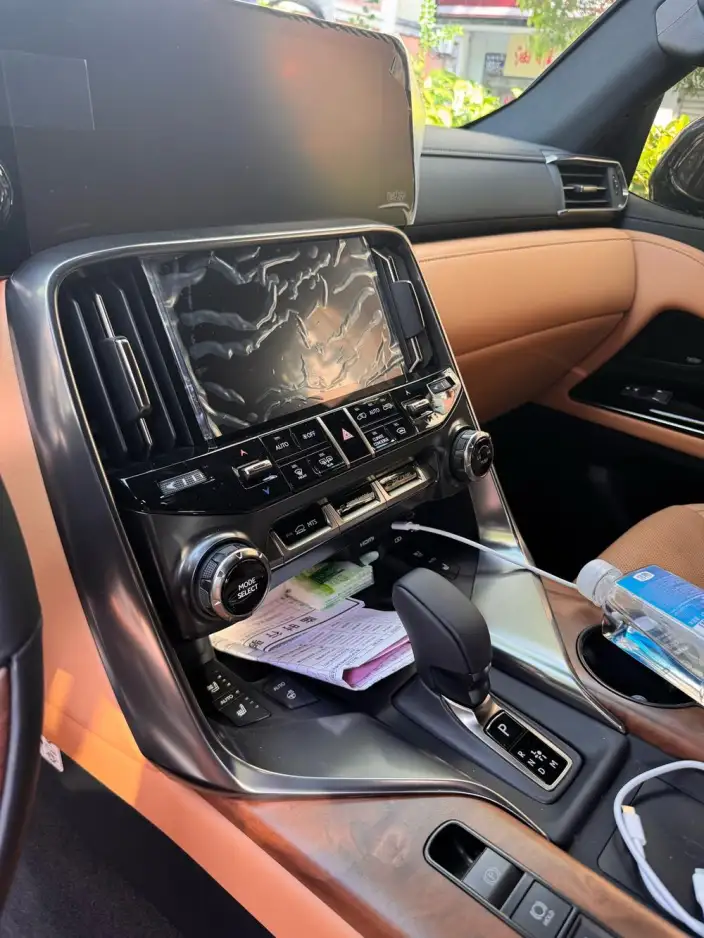 Lexus LX 2025 Model 700h Territory Edition – фото 8