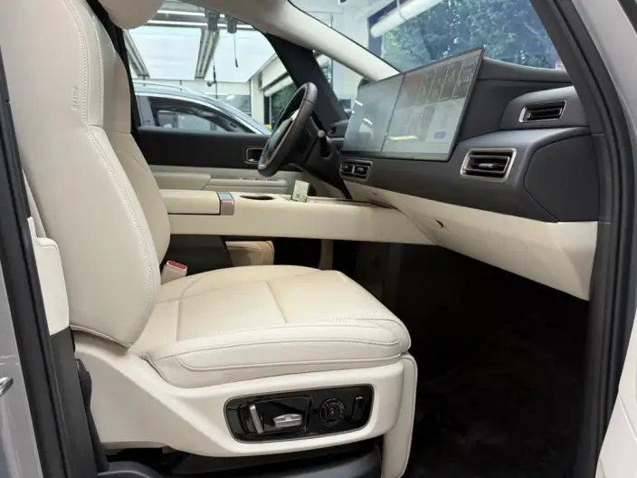 Li Auto MEGA 2025 Model Home Family Special Edition – фото 9