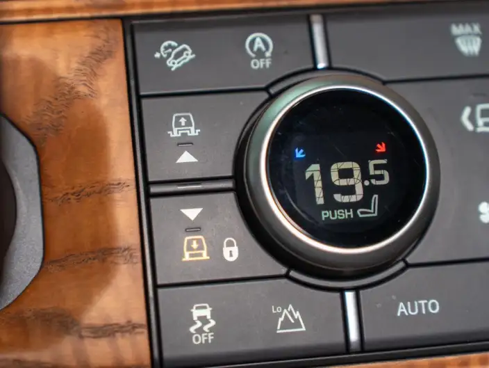 Land Rover Defender 2025 Model 90 3.0T P400 X-Dynamic HSE – фото 6