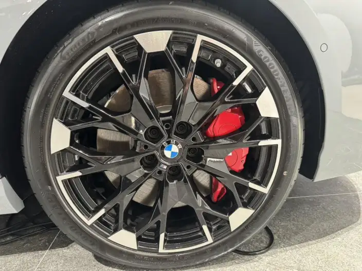 BMW 2 Series 2025 Model M235L – фото 9