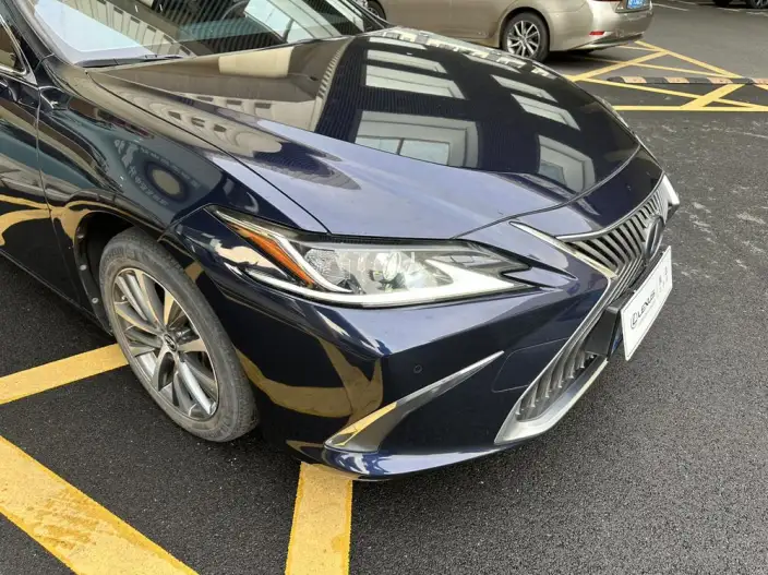 Lexus ES 2020 Model 300h Superior Edition China V – фото 3