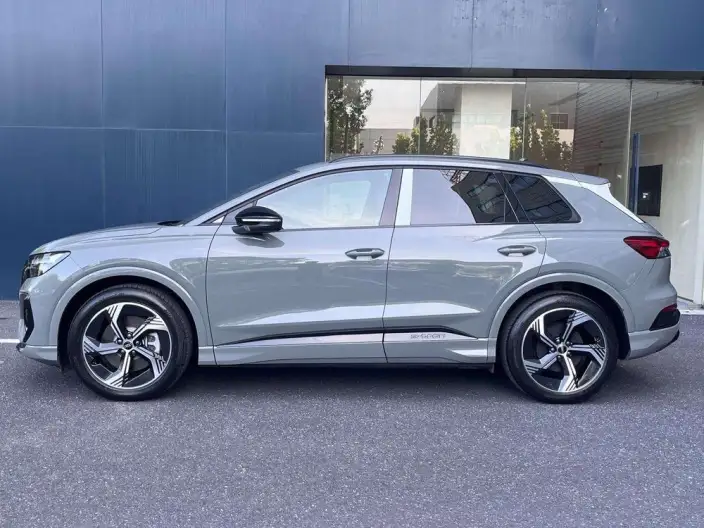 Audi Q4 e-tron 2024 Model 50 e-tron quattro Genesis Night Edition – фото 3