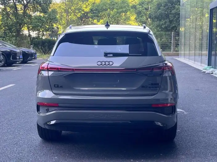 Audi Q4 e-tron 2024 Model 50 e-tron quattro Genesis Night Edition – фото 4
