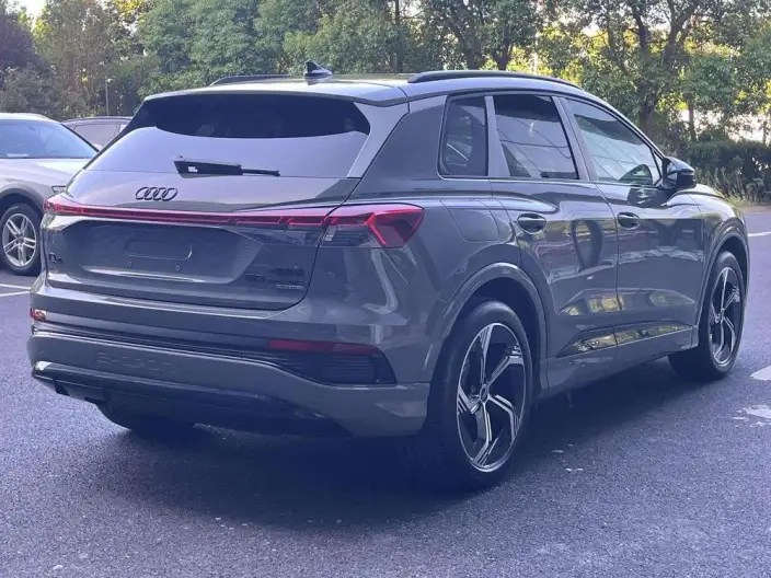 Audi Q4 e-tron 2024 Model 50 e-tron quattro Genesis Night Edition – фото 5