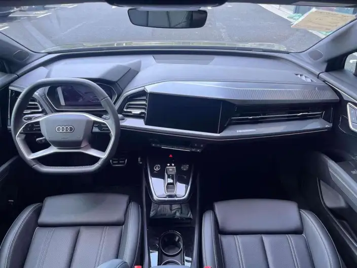 Audi Q4 e-tron 2024 Model 50 e-tron quattro Genesis Night Edition – фото 9