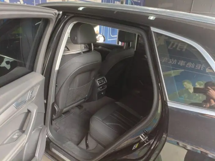 Audi Q5L 2023 Model 40T Fashion Dynamic Model – фото 9
