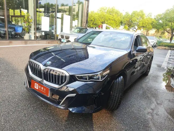 BMW 5 Series 2025 Model 530Li Exclusive Model M Sports Set – фото 1