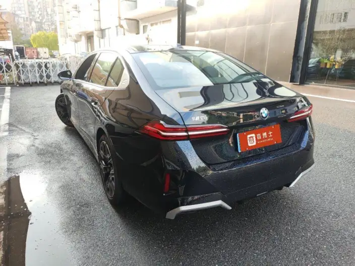 BMW 5 Series 2025 Model 530Li Exclusive Model M Sports Set – фото 3