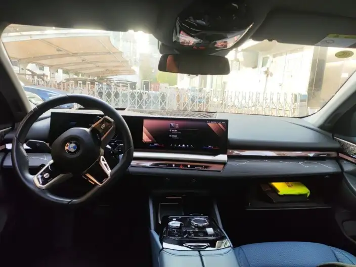 BMW 5 Series 2025 Model 530Li Exclusive Model M Sports Set – фото 6
