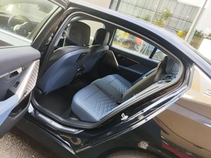 BMW 5 Series 2025 Model 530Li Exclusive Model M Sports Set – фото 8
