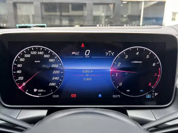 Mercedes-Benz GLC 2024 Model GLC 300 L 4MATIC Luxury Model 5 seat – фото 6