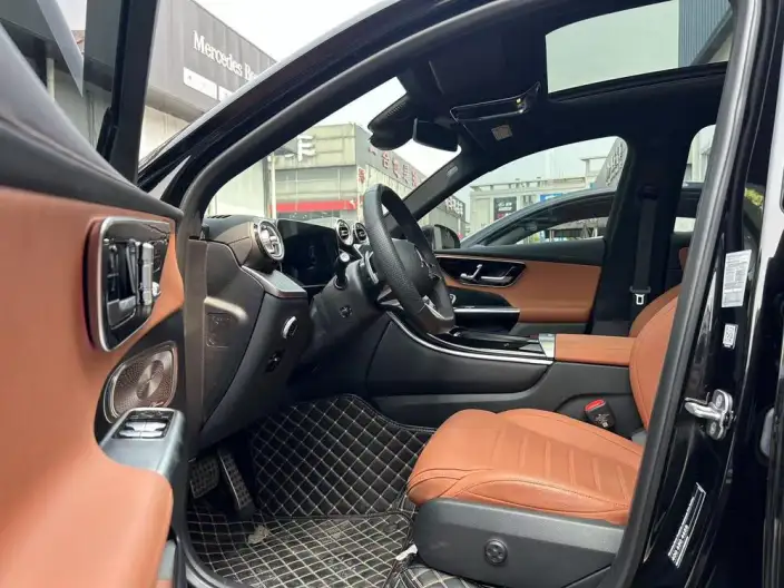 Mercedes-Benz GLC 2024 Model GLC 300 L 4MATIC Luxury Model 5 seat – фото 7