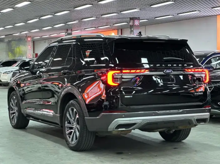 Ford Explorer 2023 Model EcoBoost 285 4WD Fashion plus Edition 7 seat – фото 5