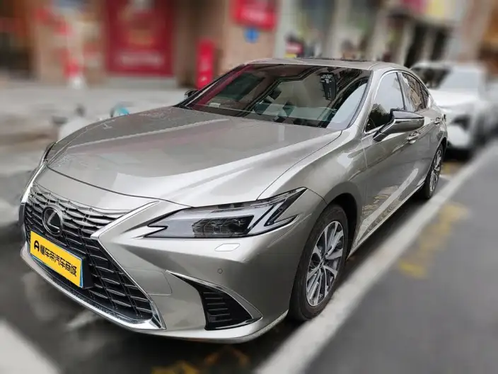 Lexus ES 2025 Model 300h Premium – фото 1