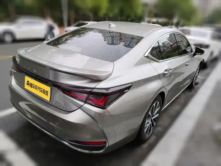 Lexus ES 2025 Model 300h Premium – фото 2
