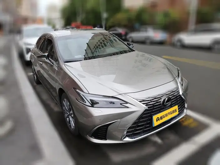 Lexus ES 2025 Model 300h Premium – фото 3