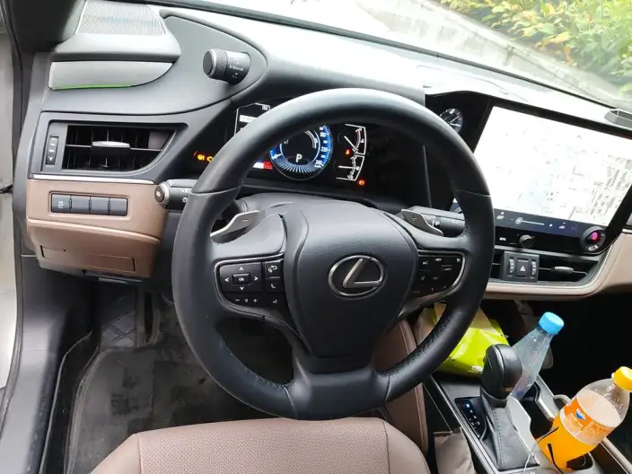 Lexus ES 2025 Model 300h Premium – фото 7
