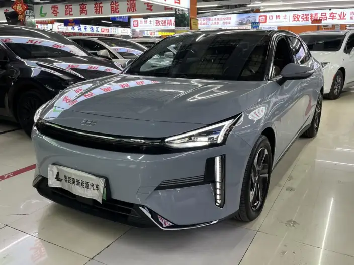 Geely Galaxy L6 2023 Model 1.5T DHT 60km PLUS – фото 1