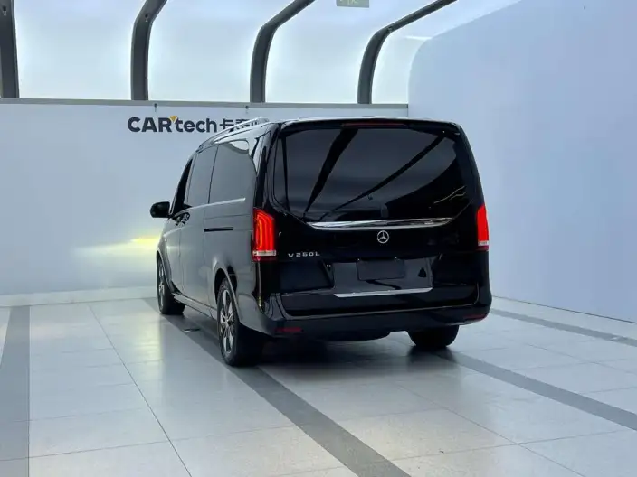 Mercedes-Benz V-Class 2022 Model V 260 L Long wheelbase Premium Edition – фото 3