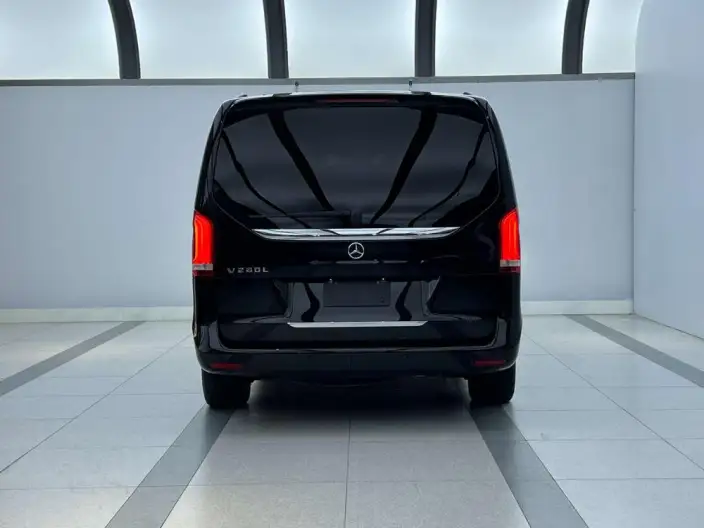 Mercedes-Benz V-Class 2022 Model V 260 L Long wheelbase Premium Edition – фото 4