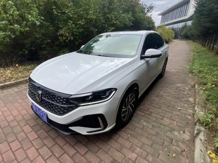 Volkswagen Lavida 2023 Model 1.5L Automatic Starry Sky Five Million Edition – фото 1