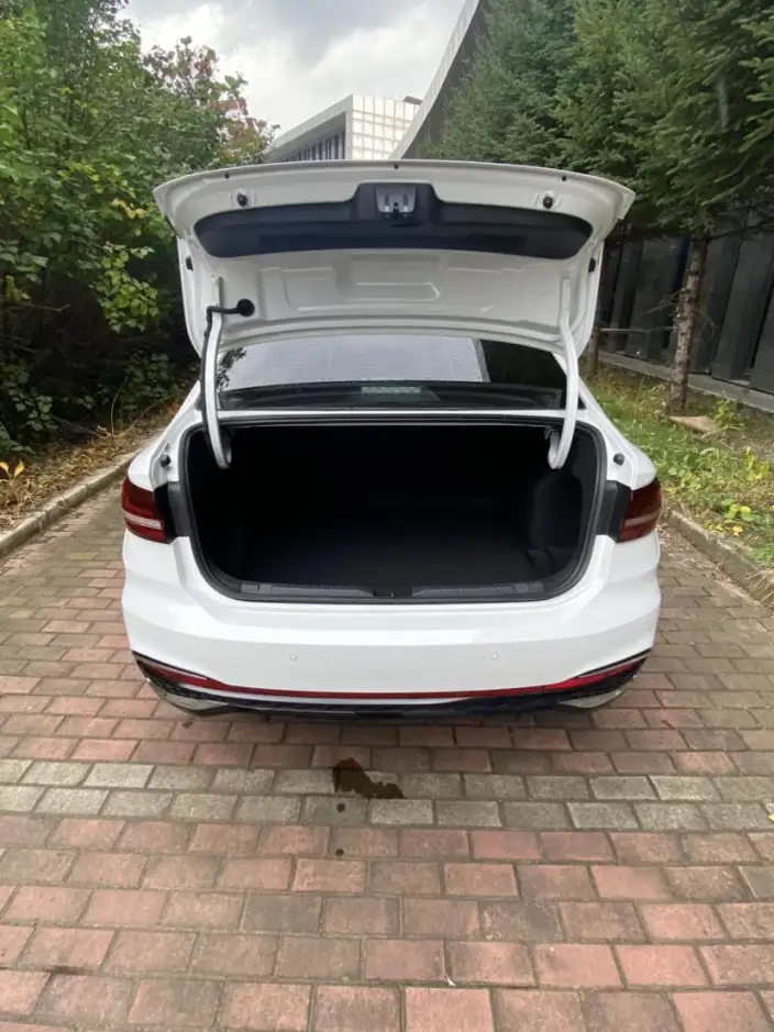 Volkswagen Lavida 2023 Model 1.5L Automatic Starry Sky Five Million Edition – фото 8