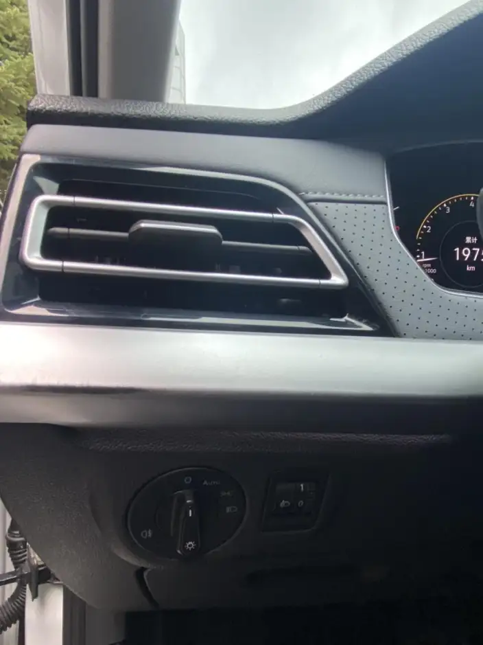 Volkswagen Lavida 2023 Model 1.5L Automatic Starry Sky Five Million Edition – фото 9