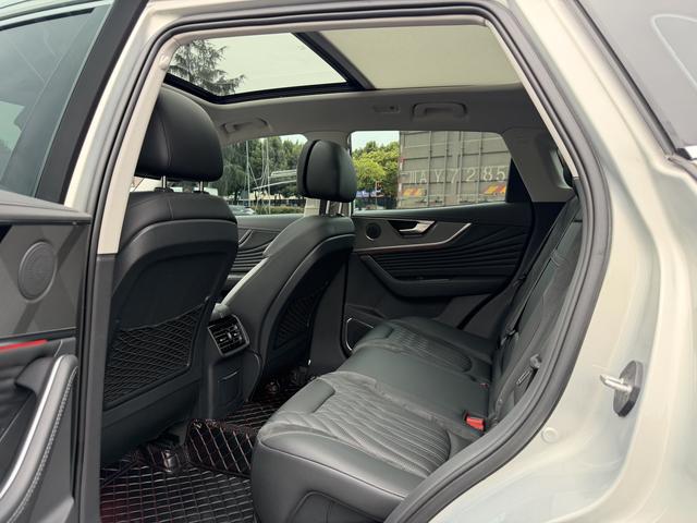Hongqi HS5 2023 2.0T 4WD Flag Pro – фото 5