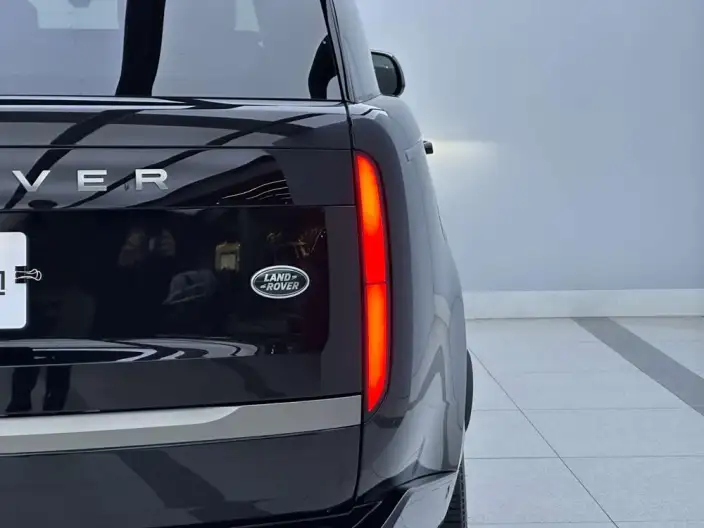 Range Rover 2026 Model 3.0 L6 400PS SE Long axis Edition – фото 6