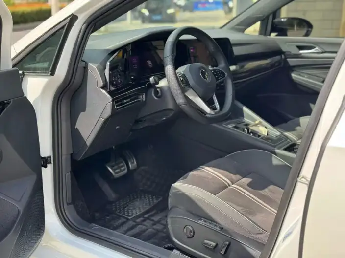 Volkswagen Golf 2023 Model 280TSI DSG R-Line – фото 9