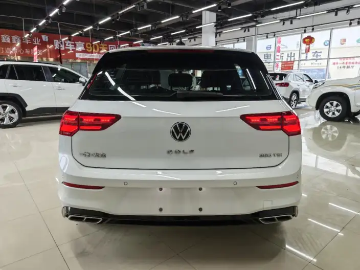 Volkswagen Golf 2023 Model 280TSI DSG R-Line Lite – фото 4