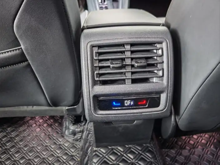 Volkswagen Golf 2023 Model 280TSI DSG R-Line Lite – фото 6