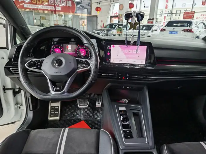 Volkswagen Golf 2023 Model 280TSI DSG R-Line Lite – фото 8