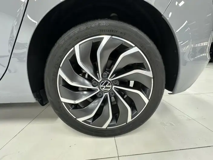 Volkswagen Golf 2023 Model 280TSI DSG Pro – фото 4