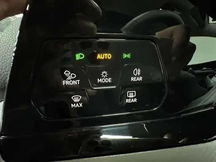 Volkswagen Golf 2023 Model 280TSI DSG Pro – фото 9
