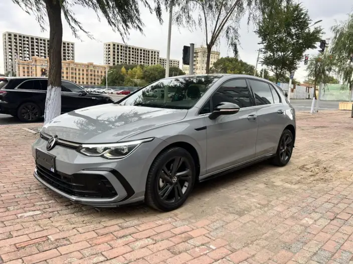 Volkswagen Golf 2023 Model 280TSI DSG R-Line Lite – фото 1