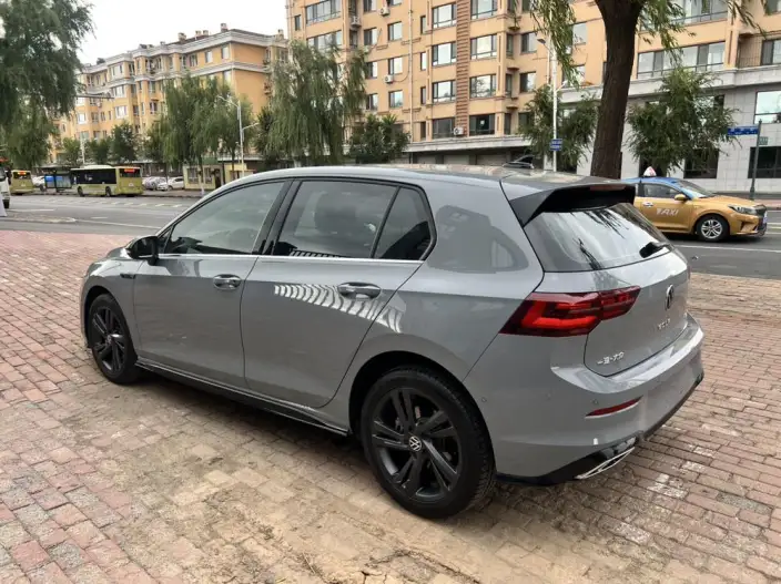 Volkswagen Golf 2023 Model 280TSI DSG R-Line Lite – фото 4