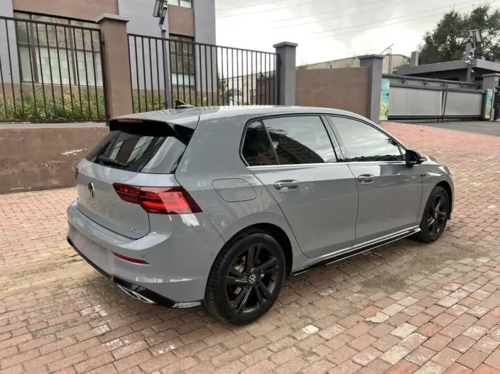 Volkswagen Golf 2023 Model 280TSI DSG R-Line Lite – фото 6