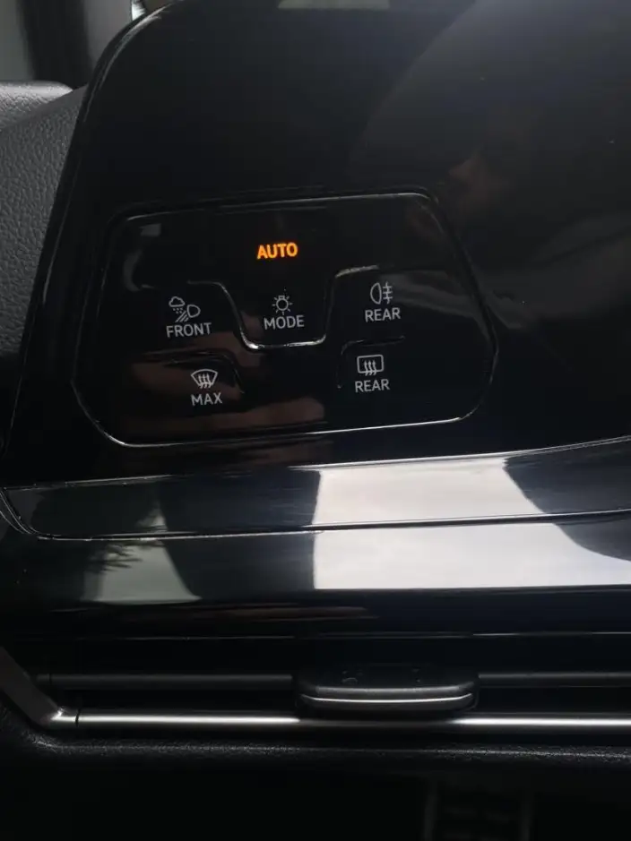 Volkswagen Golf 2023 Model 280TSI DSG R-Line – фото 10