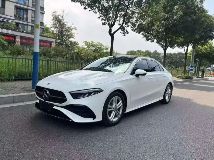 Mercedes-Benz A-class 2023 Model A 180 L – фото 1