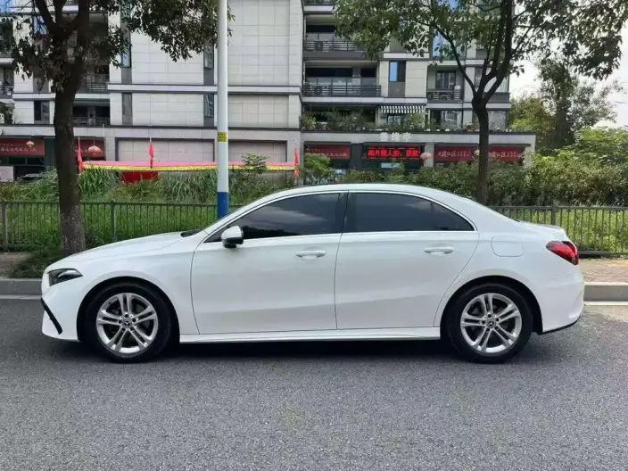 Mercedes-Benz A-class 2023 Model A 180 L – фото 4