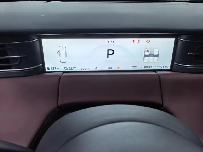 HONGQI HS6 PHEV 2026 Model 240 Smart Hybrid Edition – фото 9