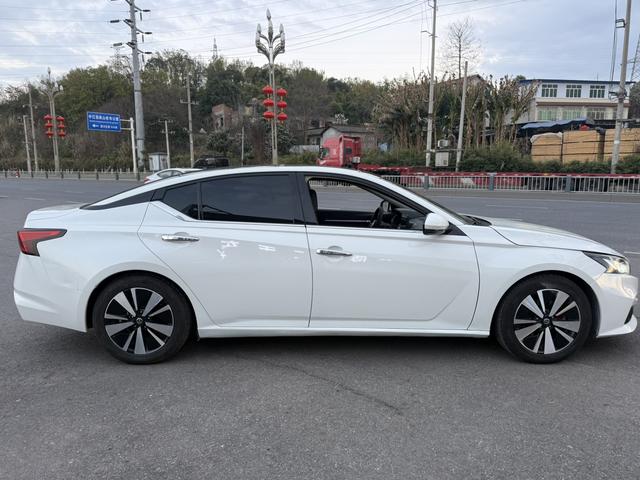 Nissan Teana Модель 2020 года комплектация 2.0L XL Com f ort Edition – фото 5