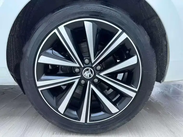 Skoda Superb 2023 Model Facelift TSI280 DSG Exclusive Edition – фото 7