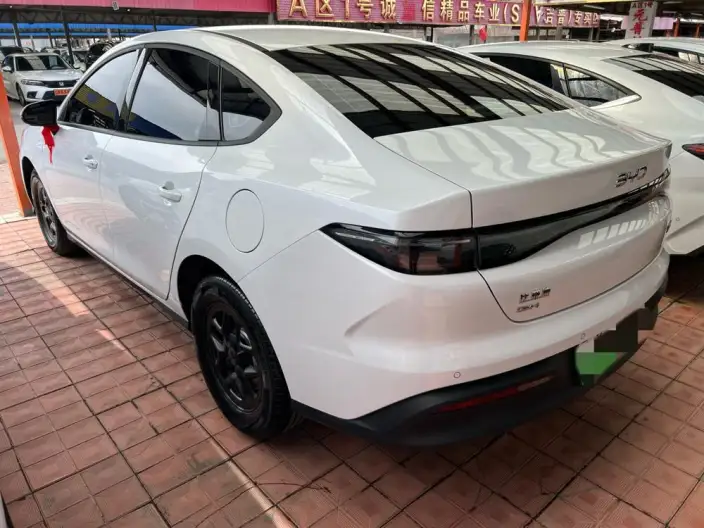 BYD Seal 05DM 2026 Model DM-i 128KM Luxury Model – фото 4