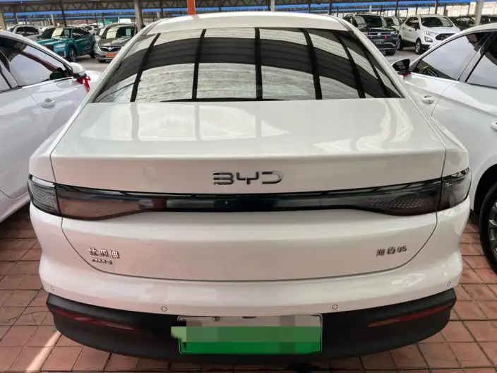 BYD Seal 05DM 2026 Model DM-i 128KM Luxury Model – фото 5