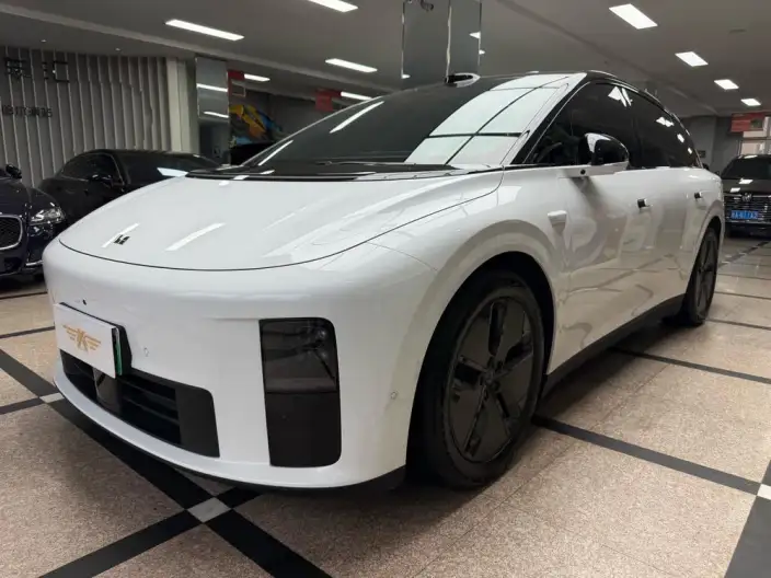 Li Auto i6 2025 Model 2WD Standard Edition – фото 1