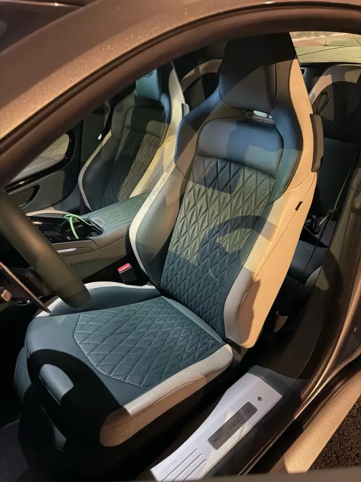 Aston Martin DB12 2024 Model 4.0T V8 Coupe – фото 10